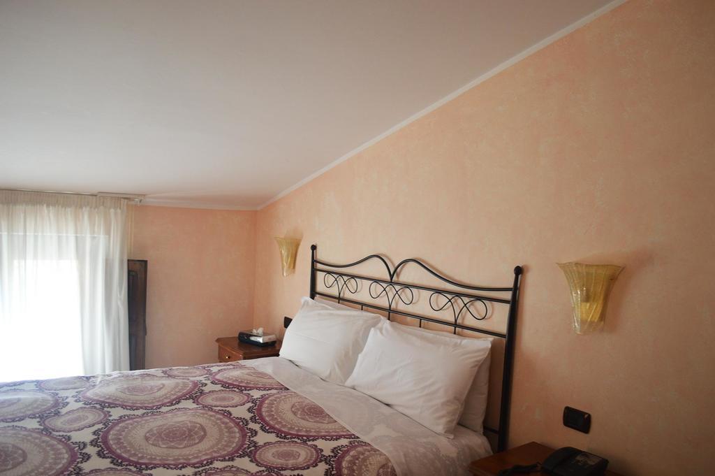 Hotel Palazzo Krataiis ชิลลา ภายนอก รูปภาพ